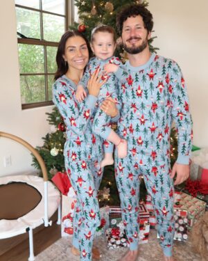 Jenna Johnson Instagram - Christmas at the Chmerkovskiy’s 2024 🎄