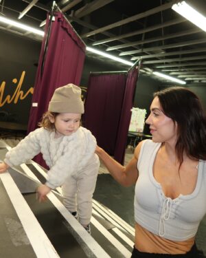Jenna Johnson Instagram - My mini me came to check in on mama at @dwtstourofficial rehearsals 🥹