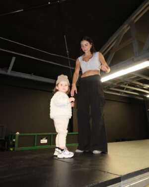 Jenna Johnson Instagram - My mini me came to check in on mama at @dwtstourofficial rehearsals 🥹