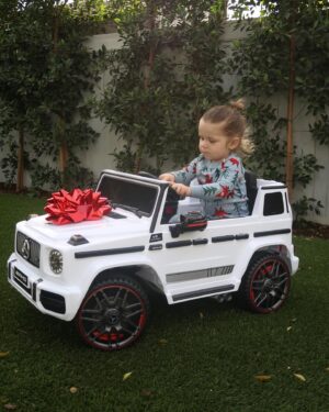 Jenna Johnson Instagram - Christmas at the Chmerkovskiy’s 2024 🎄