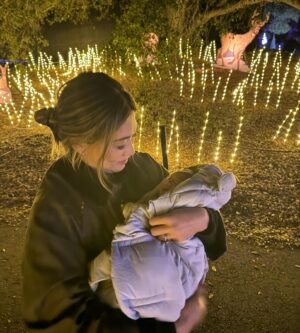 Jenna Ushkowitz Instagram - 🎄