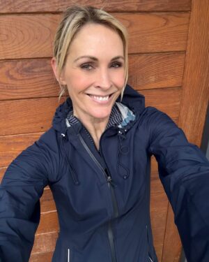 Jenni Falconer Instagram - Quite simply running makes you feel great. 😊

Yes running can be hard, it might be challenging and at times you really wish you weren’t doing it, however once you’ve finished, the post-run ‘runners high’ makes it all so worthwhile. 

If you haven’t run recently, try it-you never know, you might like it. 💙😍🏃🏼‍♀️🏃‍♂️

#runpod #runnershigh #runpodrunclub #loverunning #run #runner