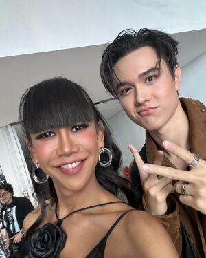 Jennie Panhan Instagram - สุขสันต์วันเกิดล่วงหน้าพี่กลัฟนะ @gulfkanawut 🎂⚽️♥️ ขอบคุณที่ให้พี่ได้เป็นส่วนหนึ่งในวันดีๆ ของพี่กลัฟอีกแล้วน้าาาา ขอให้คนได้เห็นความน่ารักความอบอุ่นของพี่กลัฟมากขึ้นอีกเป็นล้านๆ คน ขอให้คนตกหลุมรักพี่กลัฟเพิ่มขึ้นอีกเป็นล้านๆ เท่า และขอให้พี่กลัฟมีความสุขมากขึ้นอีกล้านๆ เปอร์เซนต์เลยน้าาา HBD ค้าบบบบ 😊 #GulfConcert2024