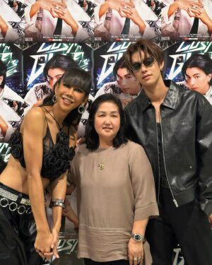 Jennie Panhan Instagram - สุขสันต์วันเกิดล่วงหน้าพี่กลัฟนะ @gulfkanawut 🎂⚽️♥️ ขอบคุณที่ให้พี่ได้เป็นส่วนหนึ่งในวันดีๆ ของพี่กลัฟอีกแล้วน้าาาา ขอให้คนได้เห็นความน่ารักความอบอุ่นของพี่กลัฟมากขึ้นอีกเป็นล้านๆ คน ขอให้คนตกหลุมรักพี่กลัฟเพิ่มขึ้นอีกเป็นล้านๆ เท่า และขอให้พี่กลัฟมีความสุขมากขึ้นอีกล้านๆ เปอร์เซนต์เลยน้าาา HBD ค้าบบบบ 😊 #GulfConcert2024