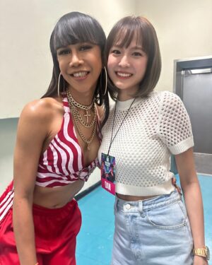 Jennie Panhan Instagram - เคยปักนามสกุลพี่เค้าบนชุดนักเรียน ขี่รถเครื่องตามรถตู้ ไปดูคอนทุกครั้งที่มาหาดใหญ่ สะสมรูป กล่องเหล็ก โปสเตอร์ เอเวอร์รี่ติง สมัครสมาชิก RS Star Club ใครจะไปคิดว่าวันนึงจะได้ขึ้นมายืนอยู่บนเวทีข้างๆ พี่ๆ เค้า เป็นแขกรับเชิญให้พี่แดนพี่บีม แกกกกกกกกกกกกกกฉันจะร้องไห้ ซ่าสั่นๆ ของจริง ขอบคุณพี่ๆ และทีมงานทุกคนที่ให้เกียรติแฟนคลับคนนี้ด้วยนะคะ ขอบคุณมากๆ เลยค่ะ 🙏🏾😭🥰 #DANBEAM#DREAM2BE