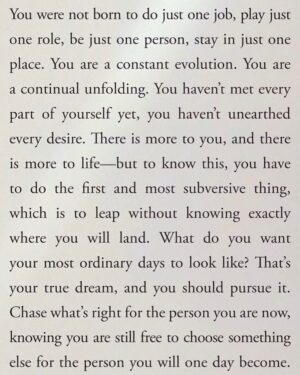 Jennifer Beals Instagram - Wishing you a beautiful, blessed #2025 !
May liberation find you with ease and grace. ✨
#happynewyear 💛🎉

A friend sent me the third image this morning. Let me know if it resonates.