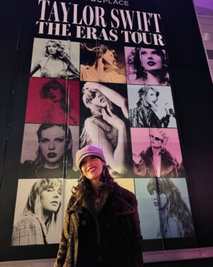 Jennifer Beals Instagram - The rumors are all true. Even from Inez. 
The genuine joy @taylorswift ♐️ creates goes out in wave after wave into the audience. Her artistry, humanity and sheer stamina are on full display. WHAT AN AMAZING EXPERIENCE!This hermit is so #grateful. #erastour ✨✨
 1-2 Me and my sweet posse
3. The friendship bracelet tradition is just delicious
4. When your worlds collide. #elphaba does #folklore
5. I mean…
6. Full in it
7. I mean…
8. Happy, happy campers 
9. It wouldn’t be a #VanCity concert in December if you weren’t walking back in the rain. ☺️