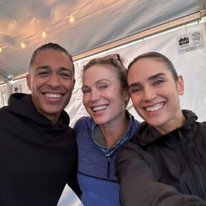 Jennifer Connelly Instagram - Thanks to everyone who made this such an amazing day — the new friends I made before the race, the incredible crowd that supported us all the way, the volunteers and organizers who made it possible, and my family - the best cheer squad ever. Congrats to all the runners, and special shout out to everyone who donated to @fredsteammskcc. 
I love NY !!!!!🗽 
@nycmarathon @nyrr