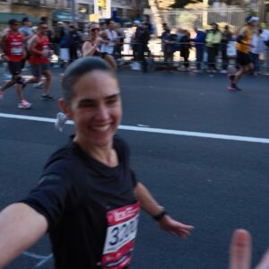 Jennifer Connelly Instagram - Thanks to everyone who made this such an amazing day — the new friends I made before the race, the incredible crowd that supported us all the way, the volunteers and organizers who made it possible, and my family - the best cheer squad ever. Congrats to all the runners, and special shout out to everyone who donated to @fredsteammskcc. 
I love NY !!!!!🗽 
@nycmarathon @nyrr