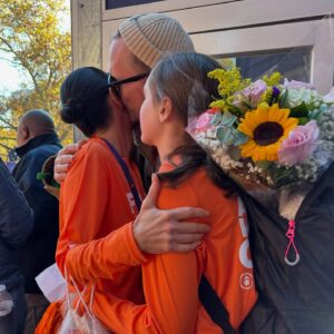 Jennifer Connelly Instagram - Thanks to everyone who made this such an amazing day — the new friends I made before the race, the incredible crowd that supported us all the way, the volunteers and organizers who made it possible, and my family - the best cheer squad ever. Congrats to all the runners, and special shout out to everyone who donated to @fredsteammskcc. 
I love NY !!!!!🗽 
@nycmarathon @nyrr