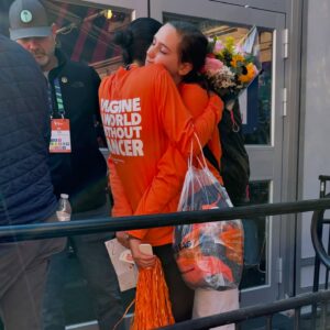Jennifer Connelly Instagram - Thanks to everyone who made this such an amazing day — the new friends I made before the race, the incredible crowd that supported us all the way, the volunteers and organizers who made it possible, and my family - the best cheer squad ever. Congrats to all the runners, and special shout out to everyone who donated to @fredsteammskcc. 
I love NY !!!!!🗽 
@nycmarathon @nyrr