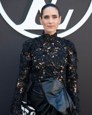 Jennifer Connelly Instagram - Congratulations @nicolasghesquiere on yet another beautiful @louisvuitton show! #LVSS25 ♥️