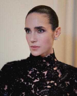 Jennifer Connelly Instagram - Congratulations @nicolasghesquiere on yet another beautiful @louisvuitton show! #LVSS25 ♥️