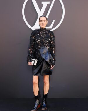 Jennifer Connelly Instagram - Congratulations @nicolasghesquiere on yet another beautiful @louisvuitton show! #LVSS25 ♥️