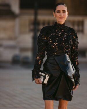 Jennifer Connelly Instagram - Congratulations @nicolasghesquiere on yet another beautiful @louisvuitton show! #LVSS25 ♥️