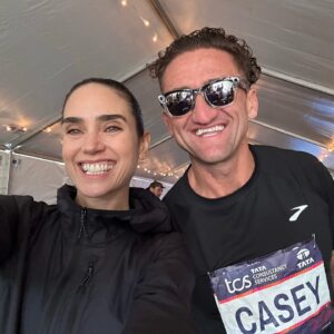 Jennifer Connelly Instagram - Thanks to everyone who made this such an amazing day — the new friends I made before the race, the incredible crowd that supported us all the way, the volunteers and organizers who made it possible, and my family - the best cheer squad ever. Congrats to all the runners, and special shout out to everyone who donated to @fredsteammskcc. 
I love NY !!!!!🗽 
@nycmarathon @nyrr