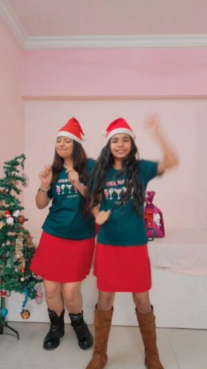 Jennifer Mistry Bansiwal Instagram - *Merry Christmas 🎅🏻*
May this Christmas fill your heart with melody and your life with happiness! 😎✨