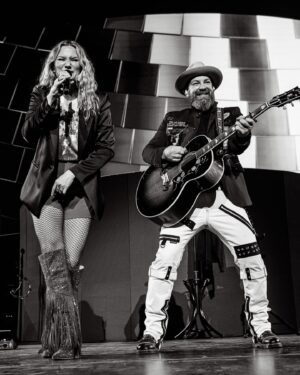 Jennifer Nettles Instagram - No better place to finish the #TakeMeHome tour than in Nashville, TN ❤️ 

Huge thanks to our friends @littlebigtown for making this journey unforgettable once again, and to @thecastellows for joining us on the road—it was a joy to share the stage with you! To our amazing band and crew, your hard work and dedication made every night truly special.

Most importantly, thank you to the fans who showed up and sang their hearts out. We loved getting to baptize you in nostalgia every single night ✨ 

📸: @mick.bodie