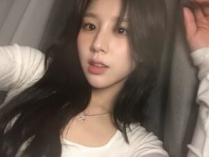Jeon Hee-jin Instagram - 앞머리를 기르고 있다는 소식