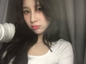 Jeon Hee-jin Instagram - 앞머리를 기르고 있다는 소식