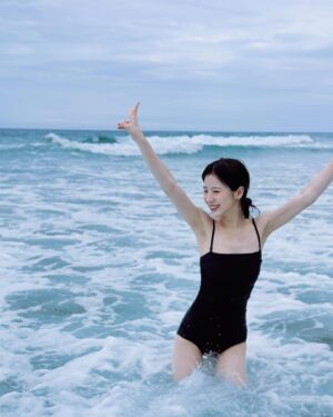 Jeon Hee-jin Instagram - 나 수영 못 해 어푸어푸 🌊