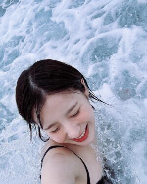 Jeon Hee-jin Instagram - 나 수영 못 해 어푸어푸 🌊