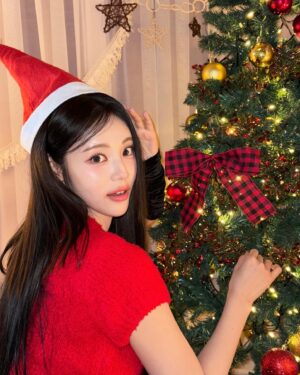 Jeong Jin-sol Instagram - 산타는 나고 선물도 나얌ㅋ