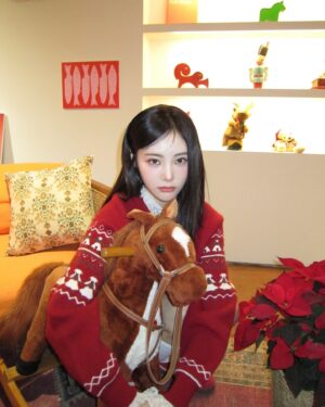Jeong Jin-sol Instagram - ❤️ Merry Christmas 🎅🏻🧑🏻‍🎄🤶🏻❤️