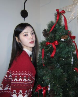 Jeong Jin-sol Instagram - ❤️ Merry Christmas 🎅🏻🧑🏻‍🎄🤶🏻❤️