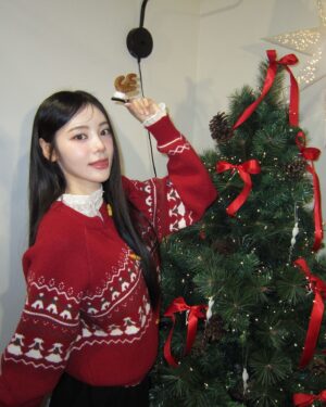 Jeong Jin-sol Instagram - ❤️ Merry Christmas 🎅🏻🧑🏻‍🎄🤶🏻❤️