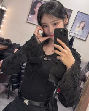 Jeong Jin-sol Instagram - 난 검은색이 젤 죠앙ㅋ