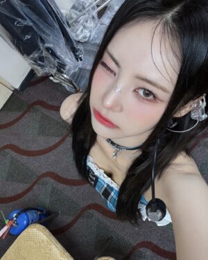 Jeong Jin-sol Instagram - 4개월 동안의 월드투어가 끝이 났네요.
많은 OURII분들을 만날 수 있어서 너무나 특별했고, 
소중한 추억이 됐어요 여러분들도 같은 맘이길!
와주신 모든 OURII분들께 다시 한번 감사드립니다 헤헤🤍
또, 함께 고생해주신 모든 아르르 팀에게도 박수!👏
마지막으로! 우리 아르르르르르 알랍뿡❛˓◞˂̵ 🩷

고생하셨습니다! 최 최 최종! ✈️💃🏻👼🏻