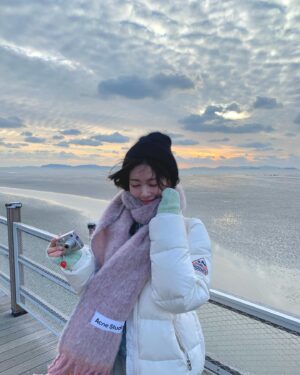 Jeong So-min Instagram - 🌈