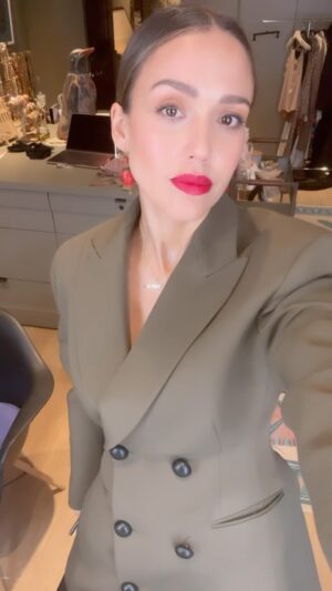 Jessica Alba Instagram - A little glowy glam and red lip from the archives 💋