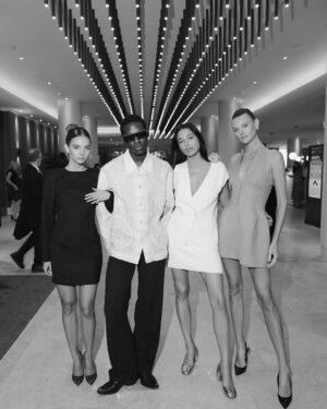 Jessica Gomes Instagram - @ausfashioncouncil 
@imgmodels 
🙌
