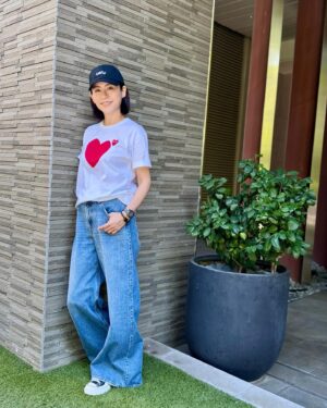 Jessica Hester Hsuan Instagram - 我支持Jeans For Genes Day 基因牛仔日，齊齊換上牛仔褲👖幫助面臨遺傳性癌症風險的家庭💙。

立即響應香港遺傳性乳癌家族資料庫舉行的「基因牛仔日」，大家只需要在10月14日至18日之間，選擇任意一天參加活動，並捐款HKD100或以上，就可以為遺傳性癌症患者籌得善款，讓每一個人都有機會得到所需的醫護和支援。活動參與者還會獲得資料庫限量版襟章！

#基因牛仔日 #JeansForGenes #遺傳性乳癌 #遺傳性癌症 #asiabreastregistry #HereditaryBreastCancer #JeansForGenesHK

@asiabreastregistry