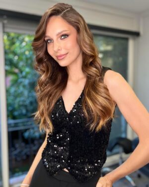 Jessica May Instagram - 🌟 Back to the city 💫

Hair: @erdemgulll @mehmetturkibis 
Make up: @hanifeozsy 

#beauty #glam