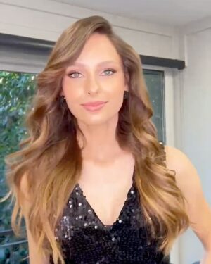 Jessica May Instagram - 🌟 Back to the city 💫

Hair: @erdemgulll @mehmetturkibis 
Make up: @hanifeozsy 

#beauty #glam