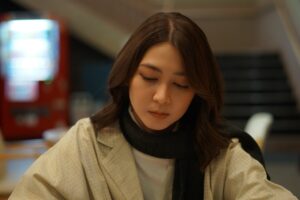 Jessica Veranda Tanumihardja Instagram - It was such an honor untuk bisa membawakan karakter Clara dalam Roman Peony, untuk menjadi Clara ada challenge yang harus aku lalui tidak cuma harus belajar merokok tapi juga memotong rambut panjang ku serta beberapa hal lainnya,

But she’s a special one, with every stitch, she became art, beautifully broken, but still standing.

Dari awal sudah di beritahu kak Frits, kalau Clara yang di Roman Peony akan sangat berbeda dengan Clara yang di Dua Ruang, 
Thank you kak @cinemabnw atas kepercayaannya dan memberi aku ruang untuk turut ambil bagian dalam mendevelop character Clara.

Meskipun begitu, masih tetep nervous, setiap pagi sebelum mulai syuting berdoa dulu supaya bisa tenang & memberikan yang terbaik🙏🏻