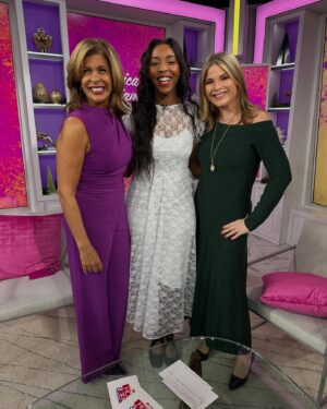 Jessica Williams Instagram - I dropped by to the @todayshow last week and spoke to Hoda and Jenna about the Shrinking finale and just a bunch of nonsense! Thank you for having me! 

👗: @rodarte
👠 : @brothervellies
💎 : @grownbrilliance @celestestarre @sifjakobsjewellery 

Stylist// @sarahslutsky 
Stylist assistant// @carlee___ 
Makeup// @rebeccarestrepo 
Hair// @ursulastephen