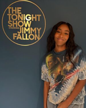 Jessica Williams Instagram - 😛 *

Makeup// @rebeccarestrepo 
Hair// @lacyredway 

*the shirt is vintage from eBay! I’ll post my vintage Jar Jar Binks one up in the stories.