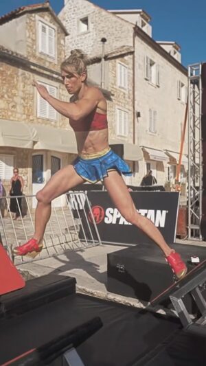 Jessie Graff Instagram - I’ve been dreaming about this invention ever since I put on my first pair of regular #highheels!  #HeroHeels are shaped like #wedges but move like barefoot shoes!  Never let your shoes limit you.  When’s the last time you were wearing high heels, and wished that they could suddenly NOT be heels?
#wonderwoman #obstacleracing