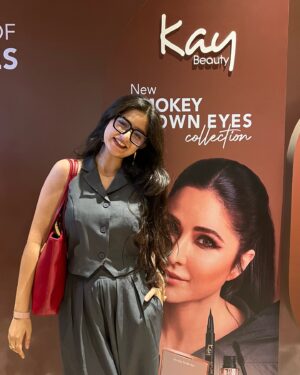 Jhanvi Bhatia Instagram - Met my CHILDHOOD CRUSH and yapped about how iconic her fits were in all her movies, especially a fan girl of the jee karda pink outfit and she told me got so happy knowing that cause it’s one of her most loved and fav looks tooo!! @katrinakaif you’re truly the Indian Barbie 🤎

Fun fact: my first phone was a nokia qwerty pink phone which used to have the storage of 15 photos and I kid you not, 10 out of those 15 pictures were Katrina Kaif’s and iconic outfits. Yes she really was my childhood crush🤭💖

ALSOOO there’s a surprise in the end! Met the most humble and genuine celebrity and hugged her (which no one clicked but it’s in head and ik it happened atleast🥹) bcs she’s so warm and welcoming. Love you @shraddhakapoor ❤️

Thanks for inviting me for both the events 🫶🏻 @kaybykatrina & @ankit_rihal 
🧿🧿🧿

#katrinakaif #katrinakaiffans #shraddhakapoor #shraddhakapoorfans #shraddhaxmeta #explorepage #foryou #ootd #ootdfashion #ootdstyle #greywaistcoat #greyoutfit #officesiren #explorepage #foryou #viral #personalstyling #fangirl #jhanvibhatia