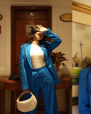 Jhanvi Bhatia Instagram - Winter Arc Workwear ready! 😌☃️🍂

Day 1 of @lakmefashionwk wearing @marksandspencerindia to see their show!💙

Got styled in the most apt ways to welcome workwear for the winters! What’s better than a pantsuit, carrying that bossy look in those padded shoulders & making a statement in the most subtle ways!?😍 
P.S. neutrals are good but kinda overdone? Let’s get back the colors especially in the dark winter-fall days 🍂

Whole outfit @marksandspencerindia 
Bag from @forevernew_india 
Heels from @zara 

#marksandspencer #bossbabe #pantsuit #blazer #statementfashion #blue #blueoutfit #workwear #workwearfashion #workwearstyle #officeoutfit #officefashion #outfitideas #outfitinspo #winterarc #personalstyling #jhanvibhatia