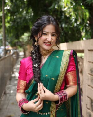 Jhanvi Bhatia Instagram - Throwback to wearing a Nauvari for Ganpati Bappa 😍🫶🏻💖🙏🏻✨

Miss my 10 days of saree days hehe🙈

#nauvari #nauvarisaree #marathimulgi #marathilook #saree #indianfashion #indianoutfit #indianfashioninfluencer #indianoutfitideas #explorepage #foryou #weddingfashion #weddingoutfitideas #festivefashion #jhanvibhatia