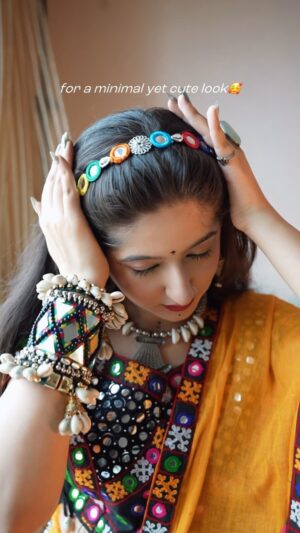 Jhanvi Bhatia Instagram - 3rd is legit a SAVIOUR because separate maang teekas always fall off while dancing and require 100 pins 😭

Comment “link” to receive a link for the scrunchies, theyre sooo big in size that they look lovely if worn as it is too😍

As for the bows & hairband: I got it from @magical_pitara and the quality is top notch!! Amazon didn’t have good quality ones when I bought from there!! Trust them for this instead at good quality with good prices too 😌❤️

#navratrispecial #navratri #navratricollection #hairaccessories #hairaccessoriesforgirls #hairband #hairstyles #scrunchies #bows #explorepage #foryou #personalstyling #viralreels #garba #jhanvibhatia