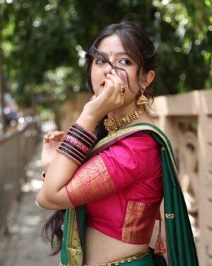 Jhanvi Bhatia Instagram - Throwback to wearing a Nauvari for Ganpati Bappa 😍🫶🏻💖🙏🏻✨

Miss my 10 days of saree days hehe🙈

#nauvari #nauvarisaree #marathimulgi #marathilook #saree #indianfashion #indianoutfit #indianfashioninfluencer #indianoutfitideas #explorepage #foryou #weddingfashion #weddingoutfitideas #festivefashion #jhanvibhatia
