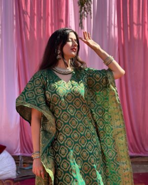 Jhanvi Bhatia Instagram - Converted mom’s Dupatta into the comfiest wedding outfit! Proof that you don’t need a lehenga to slay shaadi looks ✨😌

Alsooo, managed to get a few pictures iykyk🤭💚

AND I think, Green suits me right? 🙈

#weddingoutfits #weddingoutfitideas #shaadifashion #kaftan #kaftanfashion #brocade #explorepage #foryou #jhanvibhatia