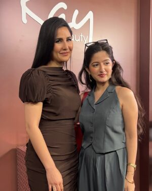 Jhanvi Bhatia Instagram - Met my CHILDHOOD CRUSH and yapped about how iconic her fits were in all her movies, especially a fan girl of the jee karda pink outfit and she told me got so happy knowing that cause it’s one of her most loved and fav looks tooo!! @katrinakaif you’re truly the Indian Barbie 🤎

Fun fact: my first phone was a nokia qwerty pink phone which used to have the storage of 15 photos and I kid you not, 10 out of those 15 pictures were Katrina Kaif’s and iconic outfits. Yes she really was my childhood crush🤭💖

ALSOOO there’s a surprise in the end! Met the most humble and genuine celebrity and hugged her (which no one clicked but it’s in head and ik it happened atleast🥹) bcs she’s so warm and welcoming. Love you @shraddhakapoor ❤️

Thanks for inviting me for both the events 🫶🏻 @kaybykatrina & @ankit_rihal 
🧿🧿🧿

#katrinakaif #katrinakaiffans #shraddhakapoor #shraddhakapoorfans #shraddhaxmeta #explorepage #foryou #ootd #ootdfashion #ootdstyle #greywaistcoat #greyoutfit #officesiren #explorepage #foryou #viral #personalstyling #fangirl #jhanvibhatia