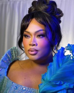 Jiggly Caliente Instagram - On this semi final episode of @dragraceph the vision that @ovcvnt has was 
"Dalagang Filipina" . So they commissioned a local Cavite designer Paul Rex Mateo to create this turquoise filipininana dream. 
On the glam @itskenric wanted to do soft n blushed. 
@matilduhh on hair wanted to do a soft up do. The team wanted to give a effortless beauty concept. 
The fact that October is  #FILIPINOAMERICANHISTORYMONTH just hits at the right time. 
#jigglycaliente #pinay #pinaybeauty #plussizedbeauty 
#dragraceph #transbeautiful #girlslikeus